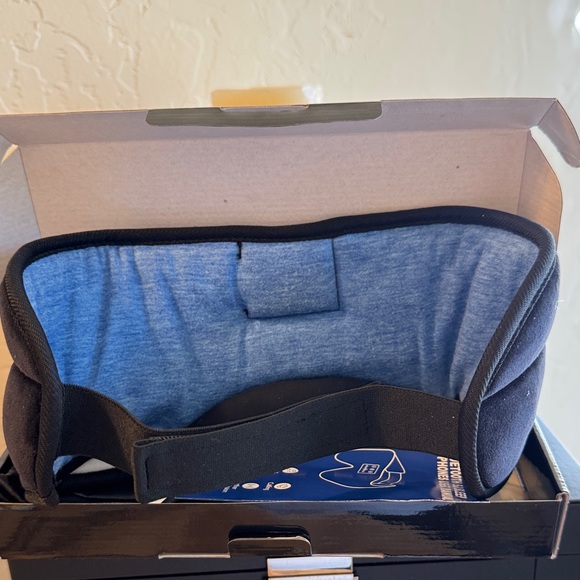 Black Bluetooth Sleep Mask with Headphones - Picture 2 of 5